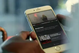 再不怕“手滑”？ 科学家发明自修复手机屏幕材料图片