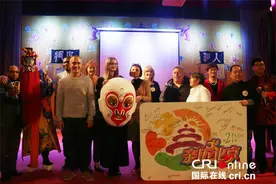 外国友人亲历北京 感受京剧脸谱文化图片