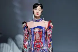 2017秋冬上海时装周启幕 “诗意科技”重新定义“秀场”概念图片