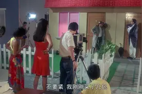 美女骗男友帮忙拍姨妈巾广告，男友还以为是在拍泡面广告