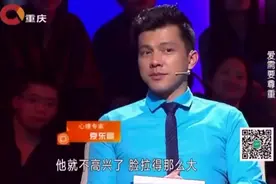 小情侣现场飙歌，女生一开嗓惊艳全场，男生开唱全场跟着打节拍！