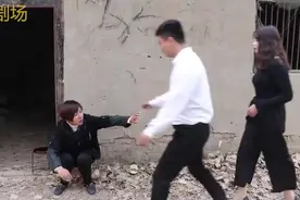 小伙带假女友回农村, 母亲却掏出了祖传宝贝, 女孩却假戏真做视频封面