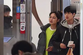 《天空之城》赵炳奎金宝拉恋情曝光 约会被拍亲密靠肩