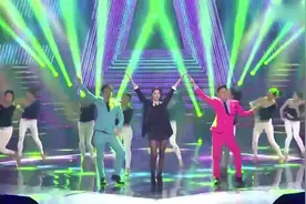 筷子兄弟、裴涩琪现场同台大跳经典老歌《小苹果》视频封面