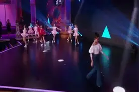 谭松韵跳《隔壁泰山》舞蹈，回头一笑，我心都快化了！视频封面