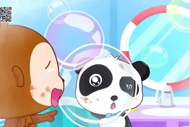 宝宝洗泡泡浴，享受的小表情萌翻了！用这个方法，孩子一定爱洗澡视频封面