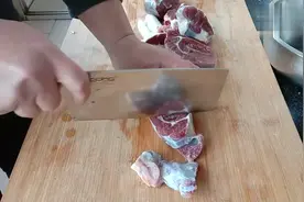 大厨教你啤酒烧牛肉的家常做法，清香四溢，吃货们赶快收藏视频封面
