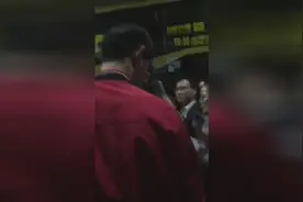张继科昨夜抵达无锡机场，狂热粉丝机场接机围了里三层外三层视频封面