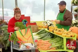 国外恶作剧：小兔子偷啃胡萝卜，恶搞