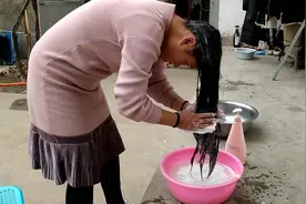 农村妈妈实验淘米水洗头，到底有没有效果，这想法是不是有点二