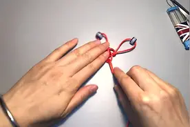 手工编绳DIY《禅意手机吊坠》，一花一世界，一叶一菩提！视频封面