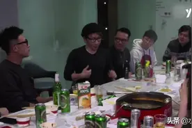 刘谦破春晚魔术换壶传闻一口气倒出8种饮料，最后惊呆了视频封面