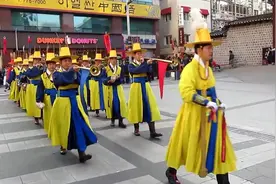 韩国德寿宫仪仗队传统仪式表演，这奏乐听着像是在迎亲
