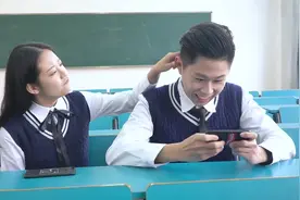 男朋友天天玩游戏，他说游戏比我都重要，好难过我该怎么办？