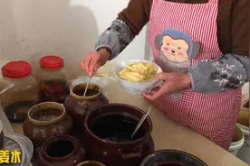 去呈贡必吃三辣子豌豆粉，一勺祖传秘制甜酱油，吃两碗都嫌少！视频封面