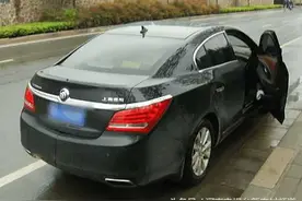 坐在开了两年的别克君越里，头就像被针扎一样疼！图片