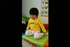 两岁多的宝宝笑得前俯后仰，看到最后才知道笑点是什么，太可爱了视频封面