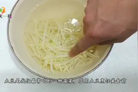 泡过土豆的水不要倒掉了，用来养花还有这么大的用处，后悔才知道