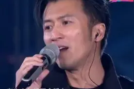 当年谢霆锋知道王菲与李亚鹏要结婚，现场含泪唱完这首歌视频封面