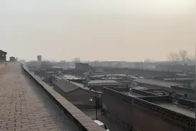 游平遥古城城墙，学习不一样的历史知识，平遥古城为何得以保留？视频封面