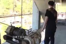 变形计：韩安冉看见何沛函在工地上干活，主动来帮忙，暖到他了！视频封面