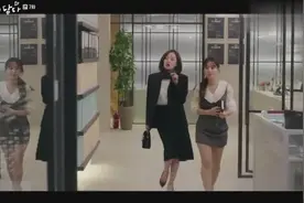 触及真心：女主看到演员前辈超害怕，被前辈数落躲都躲不过！视频封面