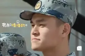 孙杨黄子韬上演“最萌身高差”,两人对视太逗,蒋劲夫都笑抽筋了视频封面