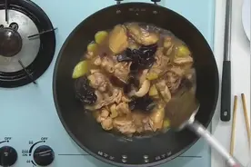 看片学煮菜，阿婆鸡酒，各个乡下不同做法，看看这个大厨怎么做视频封面