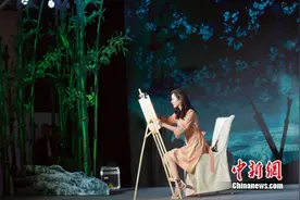 杨幂现场作画展示美术功底 张震夸赞：和本人一样美图片