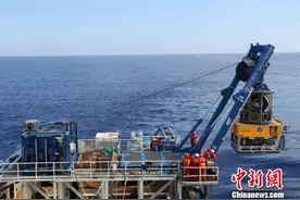 中国3000米级水下机器人在南海完成海试(图)图片