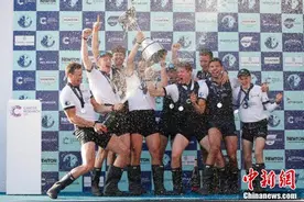 2017年牛津剑桥赛艇对抗赛 牛津男队夺冠图片