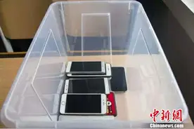 治疗“机不可失”症 高校祭出无手机课堂图片