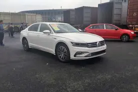 融合Passat/速腾设计风格 实拍上海大众辉昂GTE图片