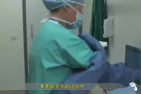 做大型手术时，主刀医生尿急了，该怎么办？