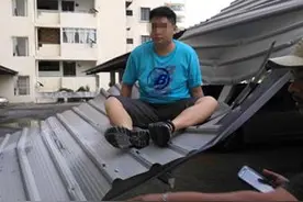 马来西亚华裔青年从公寓13楼坠下 只刮伤手臂图片