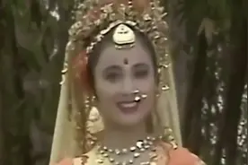 56岁李玲玉近照，二婚嫁犹太富豪，混血儿子身高1米9撞脸吴磊视频封面