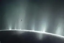 “卡西尼”号终极任务：高速俯冲土星内环拍照图片