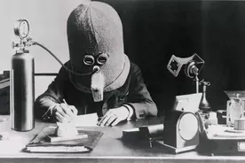 百年前奇葩发明“隔离头盔”重现生机 可防分心走神图片