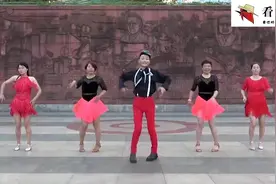 风骚小伙领跳广场舞《男人没有错》2019最火广场鬼步舞