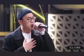 前阿里郎主唱金润吉在南韩节目上演唱，嘉宾和观众快跪了！