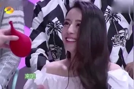 谷嘉诚像迪丽热巴求婚，不料热巴却说：真钻啊！视频封面