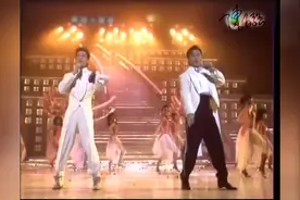 陈百强 张国荣同台表演，经典曲目《Monica》,1985年的珍藏视频！视频封面