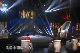 43岁漂亮妈妈背着21岁女儿生二胎，女儿：我以为她只是吃胖了视频封面