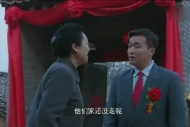 两小伙同一天结婚，村里有风俗谁家新媳妇先上门，谁家就发大财。视频封面