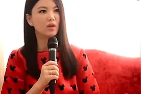 李湘一家日本出游照，王诗龄没有变化，从小胖子变成大胖子视频封面