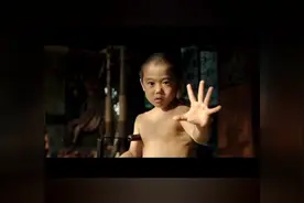 5岁满身肌肉的李小龙模仿者，他究竟是谁？视频封面