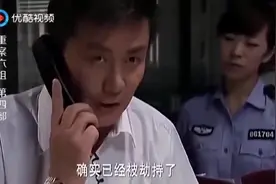 警察在车里睡觉，碰巧遇上劫匪劫持一辆出租车和一孩子，立马出击视频封面