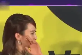 普通颜值父母也能生出女神？看了蒋勤勤父母的旧照就明白了！视频封面