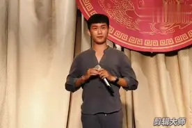 评剧男旦把新凤霞的名段黑大爷唱得太神似了，给评剧人才鼓掌点赞视频封面