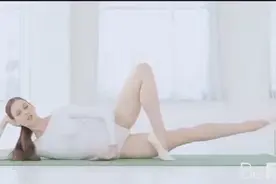 【美丽芭蕾天鹅腿】国外最火的快速减腿训练-天鹅腿练习，坚持做视频封面